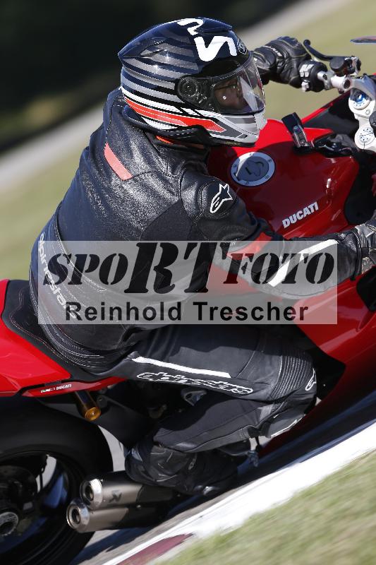 /Archiv-2025/49 26.08.2025 Cornu Master School ADR/blau-bleu/28